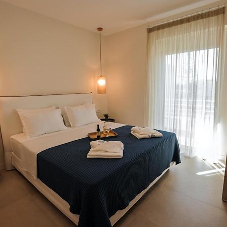 La Mer Bleue Beachfront Boutique Apartments Vrachati Ngoại thất bức ảnh