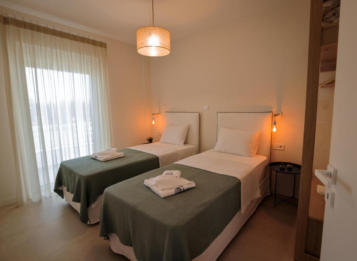 La Mer Bleue Beachfront Boutique Apartments Vrachati Ngoại thất bức ảnh