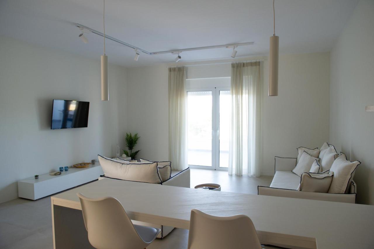 La Mer Bleue Beachfront Boutique Apartments Vrachati Ngoại thất bức ảnh