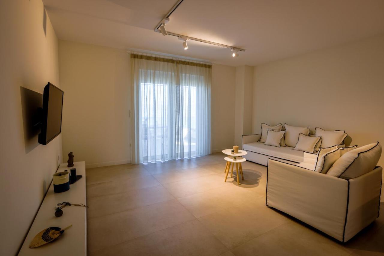 La Mer Bleue Beachfront Boutique Apartments Vrachati Ngoại thất bức ảnh