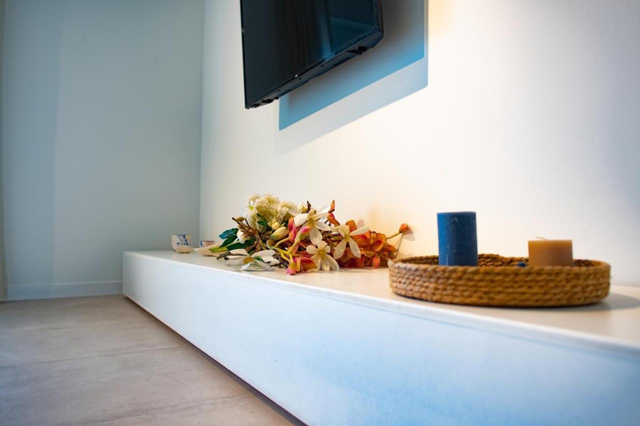 La Mer Bleue Beachfront Boutique Apartments Vrachati Ngoại thất bức ảnh