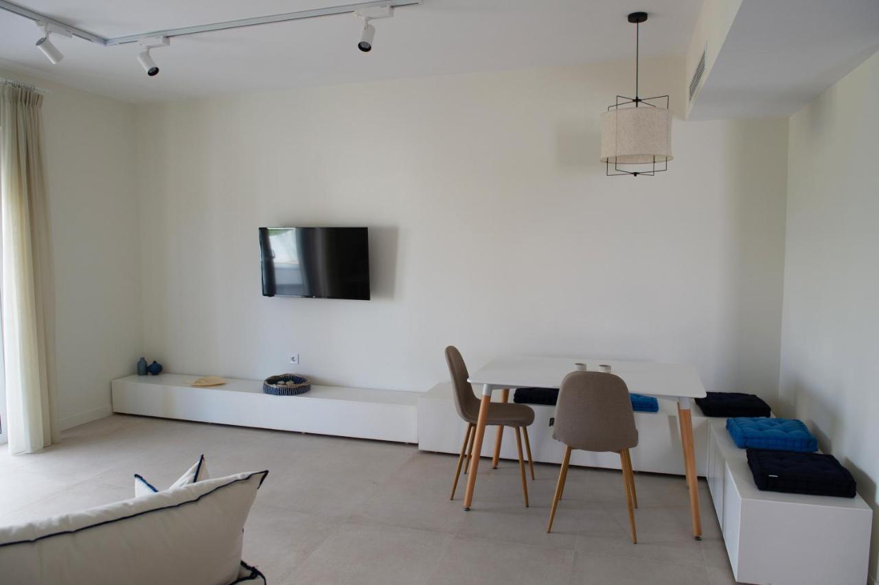 La Mer Bleue Beachfront Boutique Apartments Vrachati Ngoại thất bức ảnh