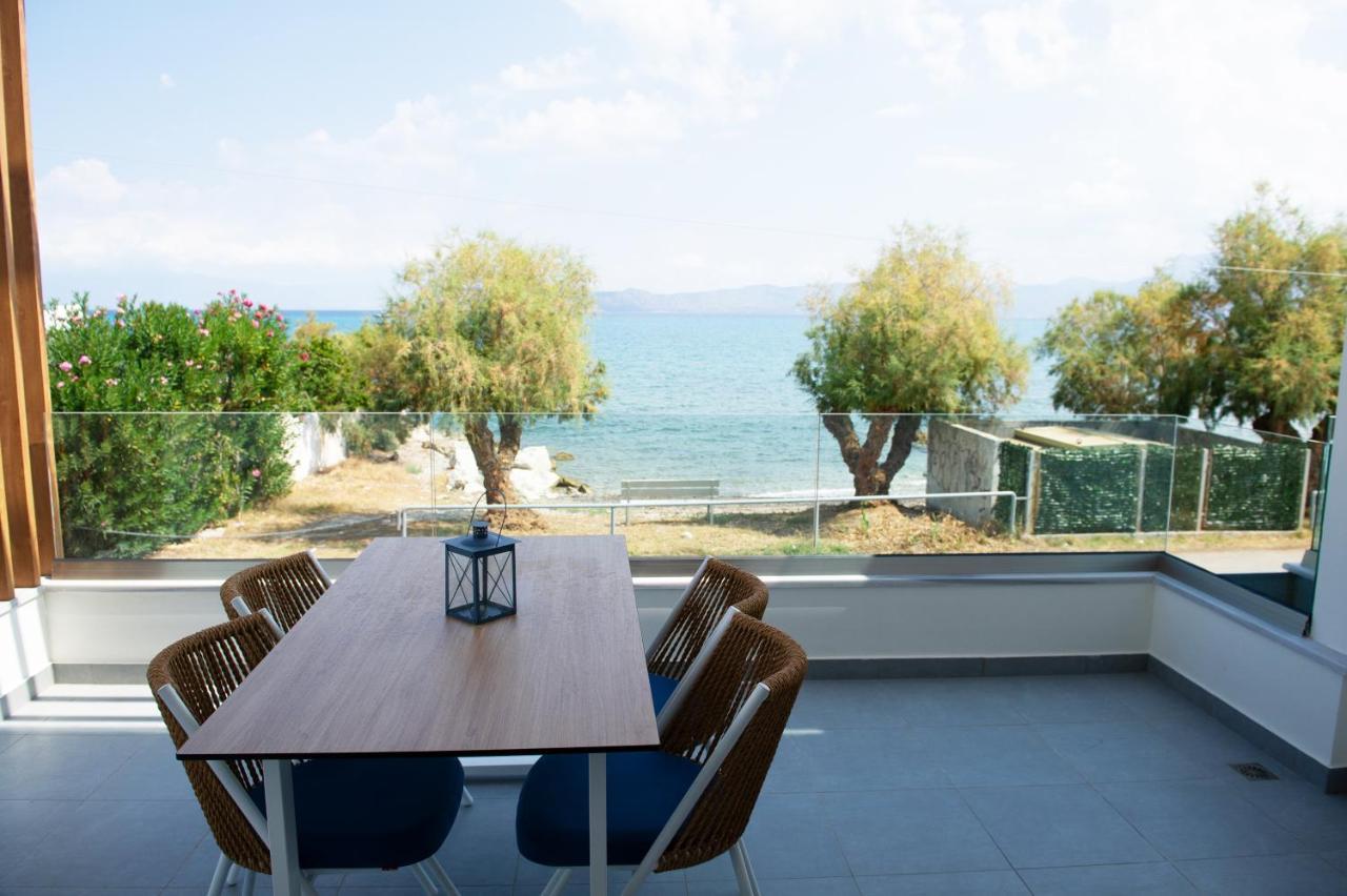 La Mer Bleue Beachfront Boutique Apartments Vrachati Ngoại thất bức ảnh