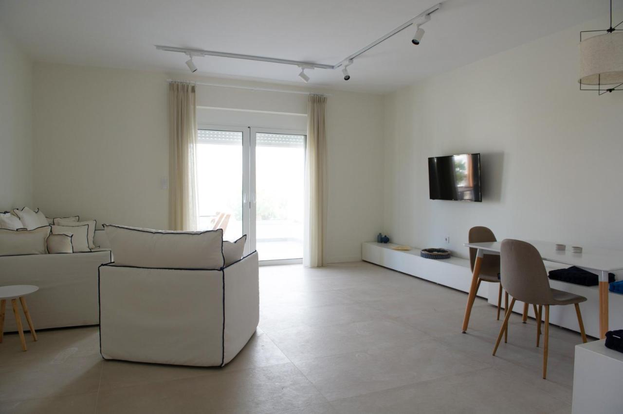La Mer Bleue Beachfront Boutique Apartments Vrachati Ngoại thất bức ảnh